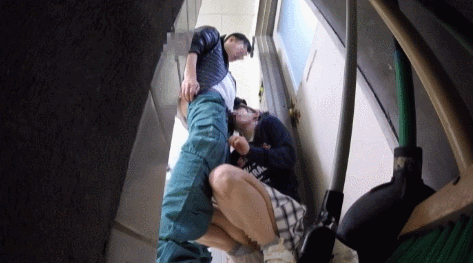 【合法ロリGIF】どこの修羅の国だよｗｗｗ公衆便所の鍵を壊して侵入する小学生レイプ事件ｗｗｗｗ その8