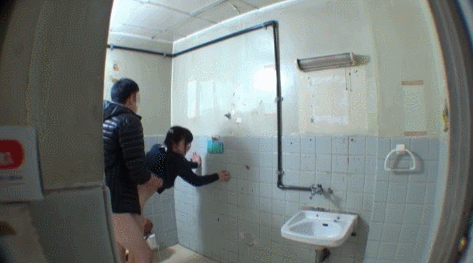 【合法ロリGIF】どこの修羅の国だよｗｗｗ公衆便所の鍵を壊して侵入する小学生レイプ事件ｗｗｗｗ その12