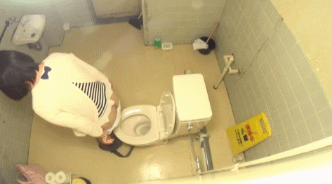 【合法ロリGIF】どこの修羅の国だよｗｗｗ公衆便所の鍵を壊して侵入する小学生レイプ事件ｗｗｗｗ その19