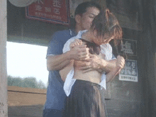 びしょ濡れのセーラー服でブラジャー透け透け…雨宿りしていた女子高生に中出しする痴漢GIF画像