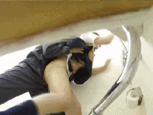 底辺高校の女子トイレで隠し撮りされた真実…DQNな生徒に犯される女子高生たちのレ●プGIF画像
